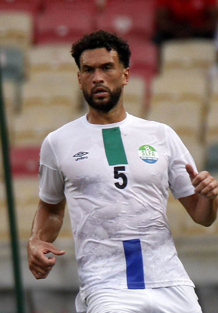 Défenseur_de_football_(cropped).jpg